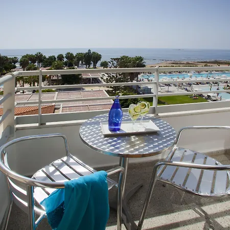 Resort Louis Phaethon