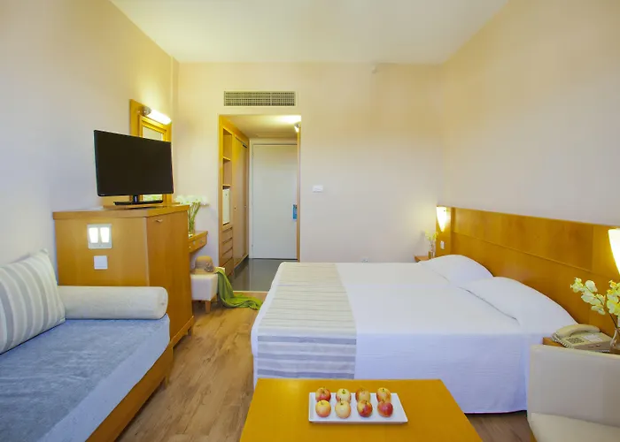 Üdülőközpont Louis Phaethon 4*