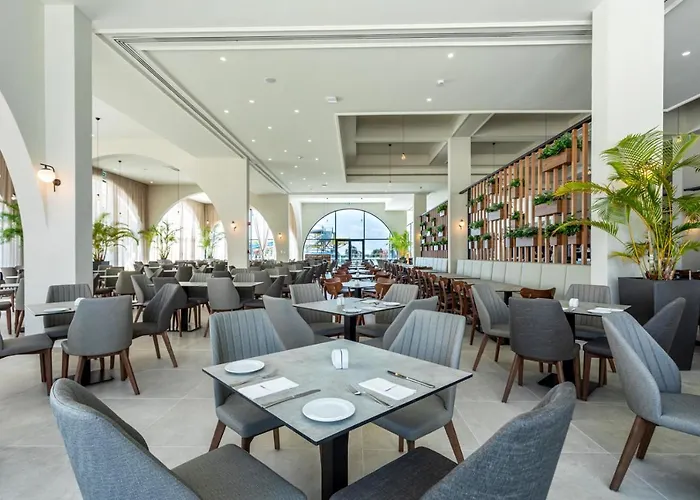 Üdülőközpont Louis Phaethon 4*