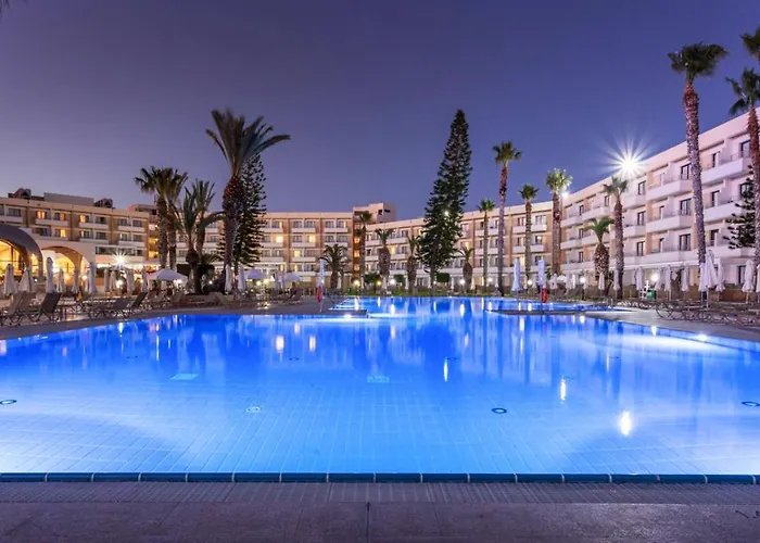 Üdülőközpont Louis Phaethon 4*