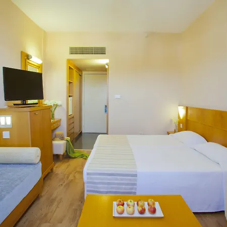 אתר נופש Louis Phaethon 4*