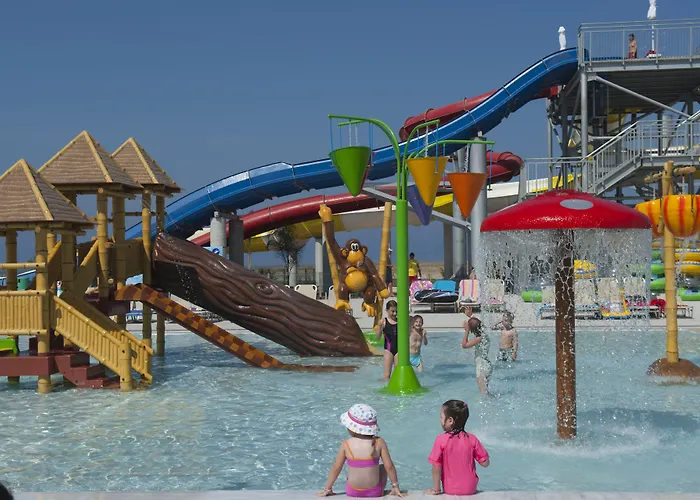 Semesteranläggning (resort) Louis Phaethon 4*